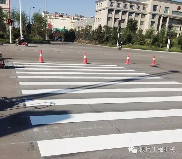 道路标线涂料的种类及性能简介